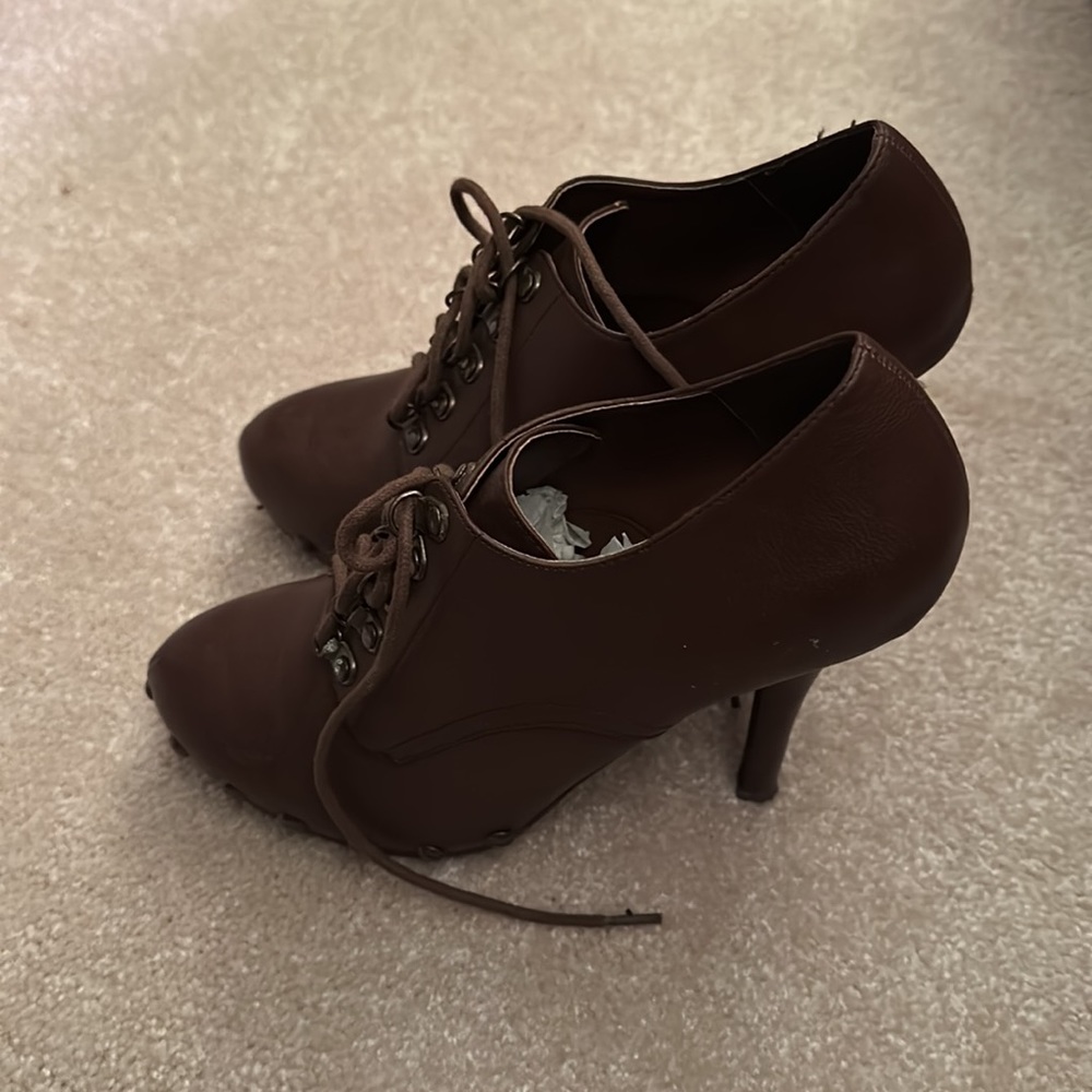 Heels - Picture 2 of 3